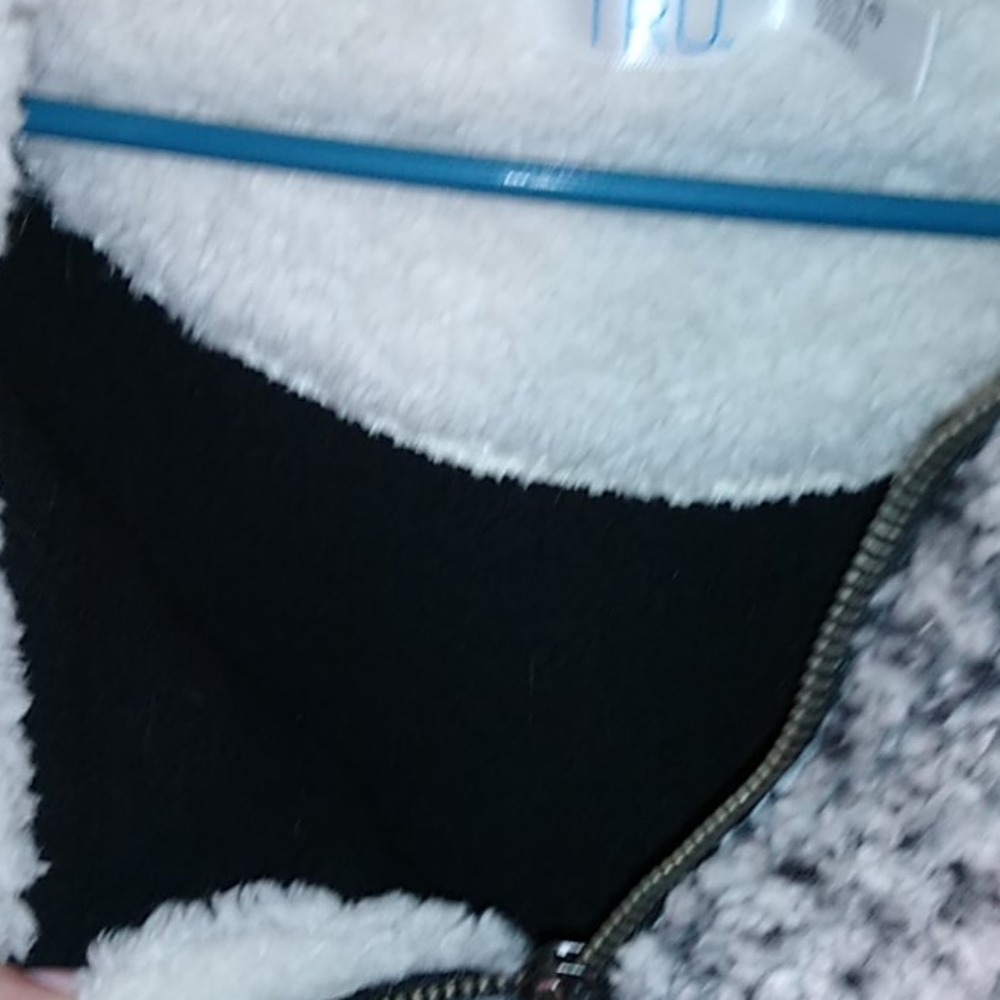 Pullover - Picture 2 of 3